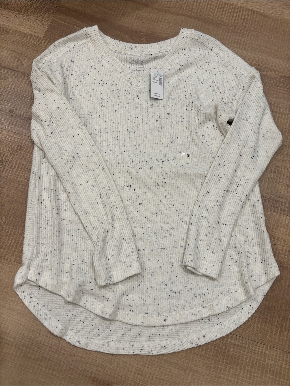 Maurices Cream Speckled V‑Neck Knit Long sleeve
